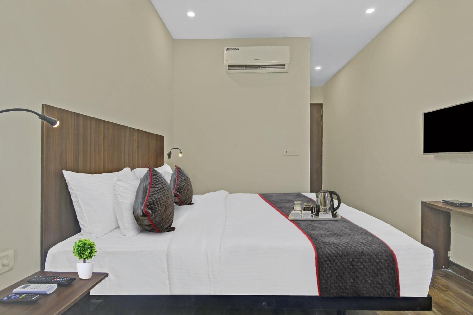 Hotel Townhouse Golden Frame Ghaziabad Zewnętrze zdjęcie