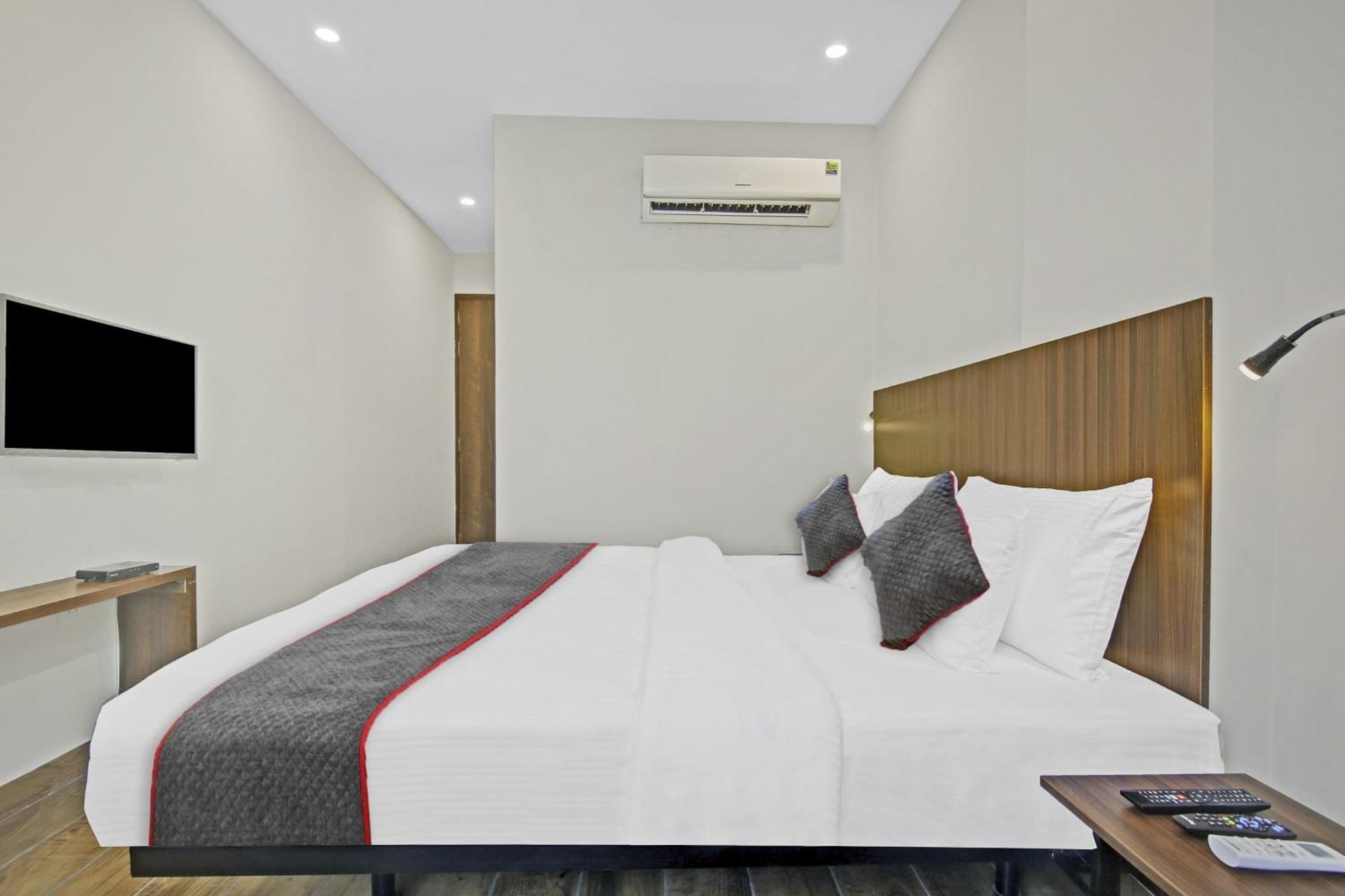 Hotel Townhouse Golden Frame Ghaziabad Zewnętrze zdjęcie