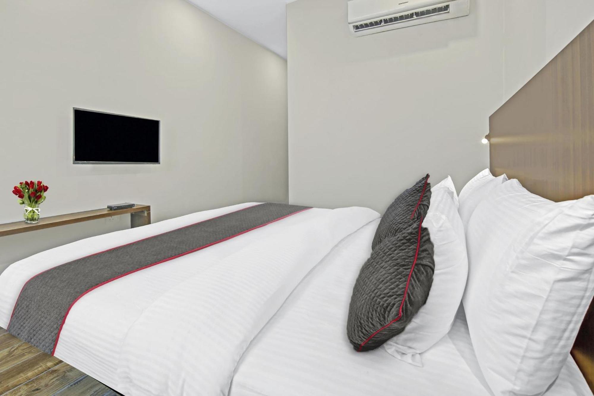 Hotel Townhouse Golden Frame Ghaziabad Zewnętrze zdjęcie