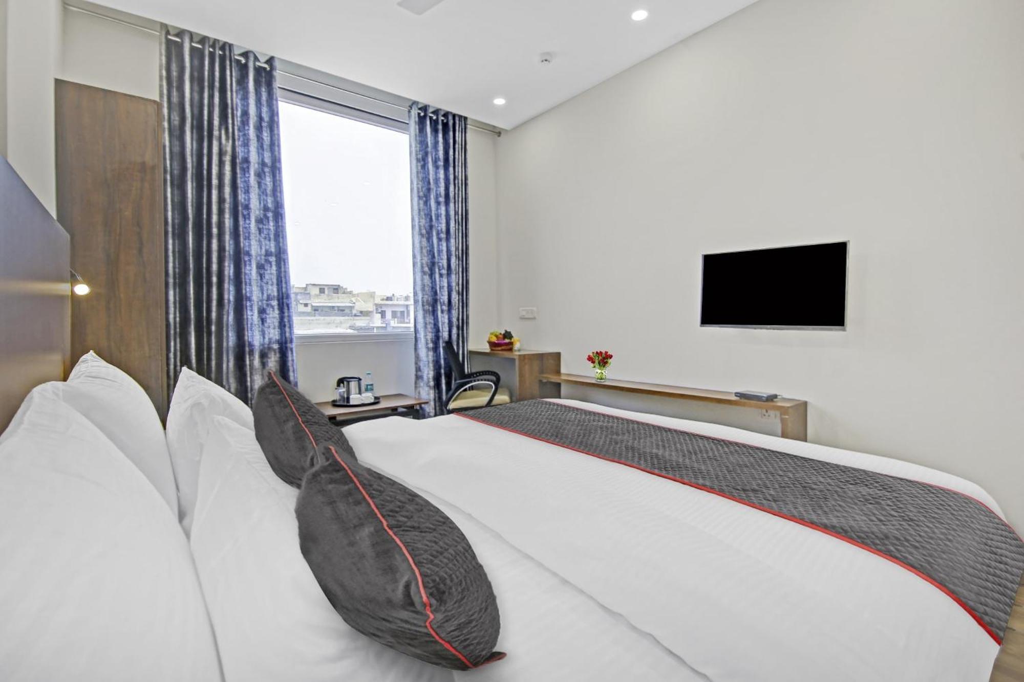 Hotel Townhouse Golden Frame Ghaziabad Zewnętrze zdjęcie