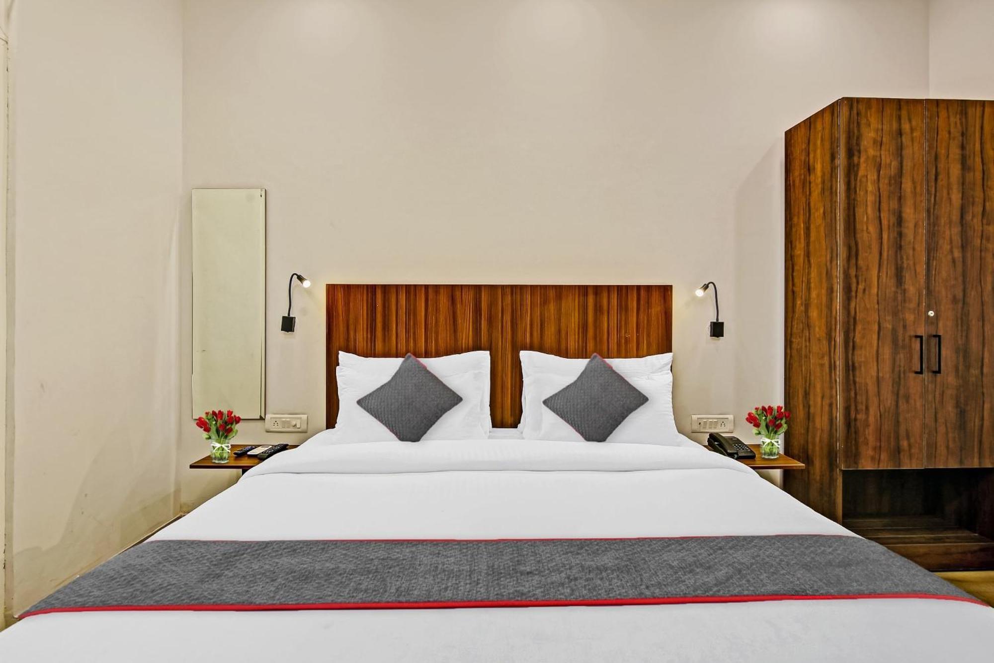 Hotel Townhouse Golden Frame Ghaziabad Zewnętrze zdjęcie