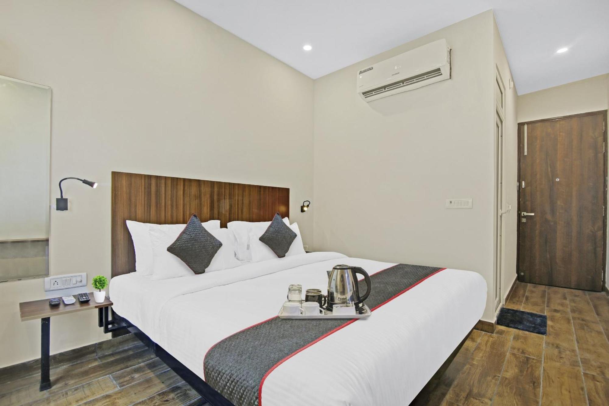 Hotel Townhouse Golden Frame Ghaziabad Zewnętrze zdjęcie