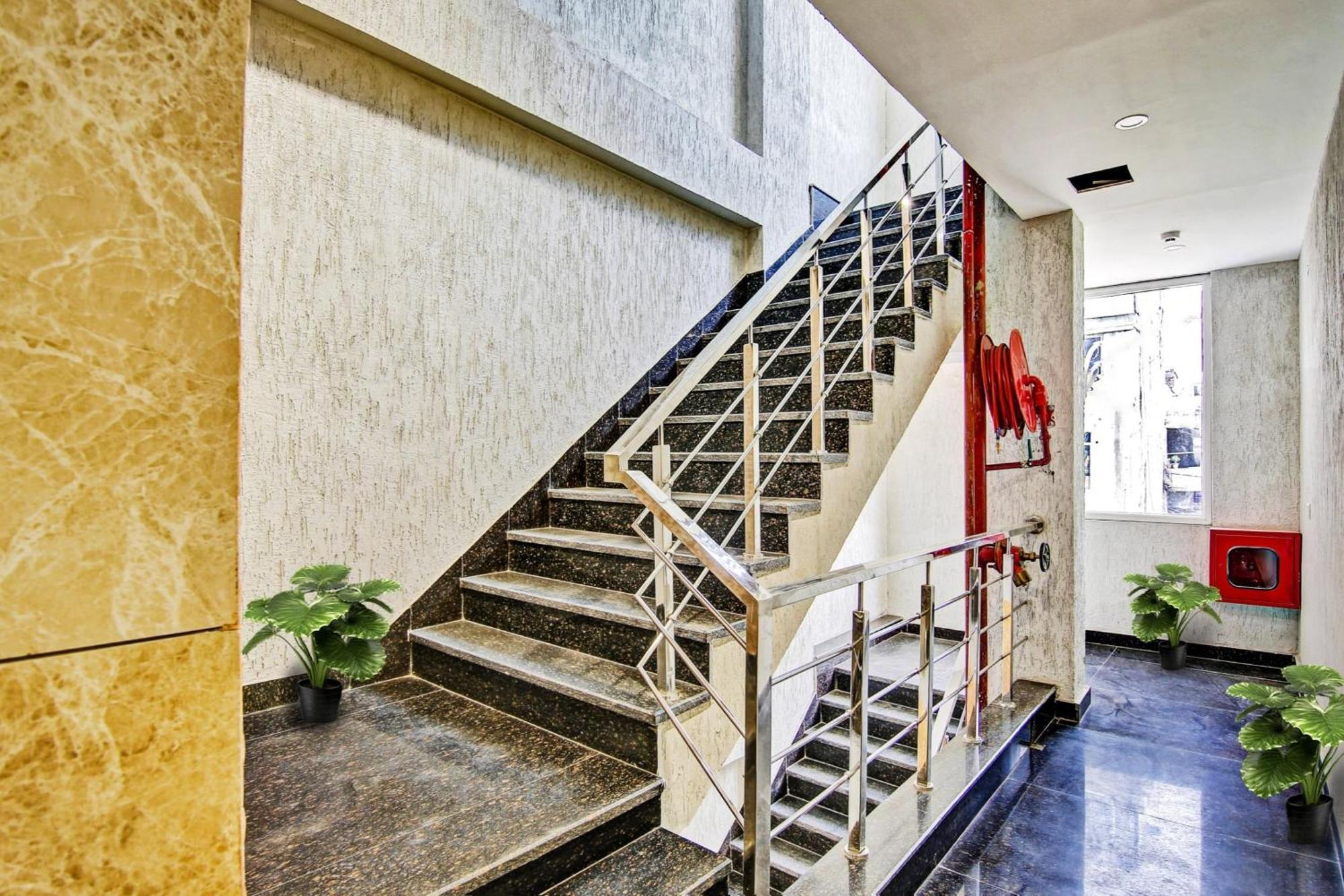 Hotel Townhouse Golden Frame Ghaziabad Zewnętrze zdjęcie
